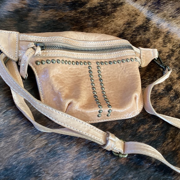 Sundance Leather Rivet Crossbody Shoulder Bum Bag - Picture 3 of 5